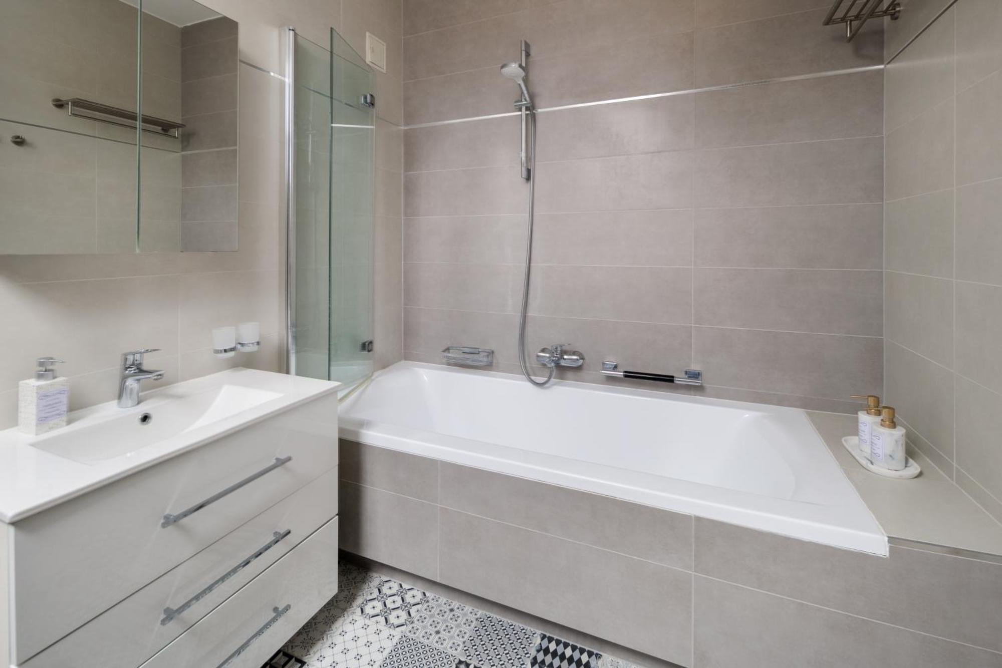 Vilă Uhu 750 M2 - *