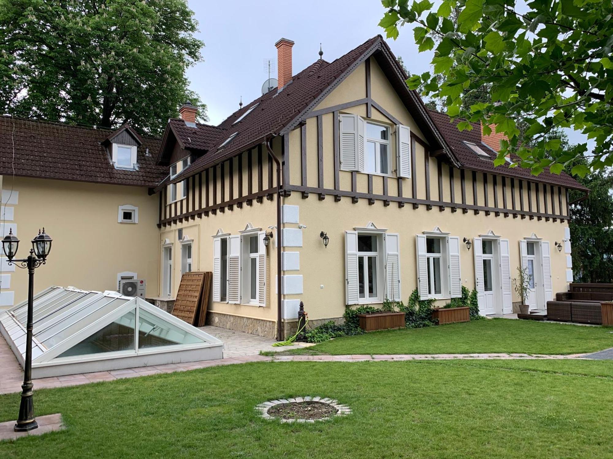 Uhu 750 M2 - Vilă