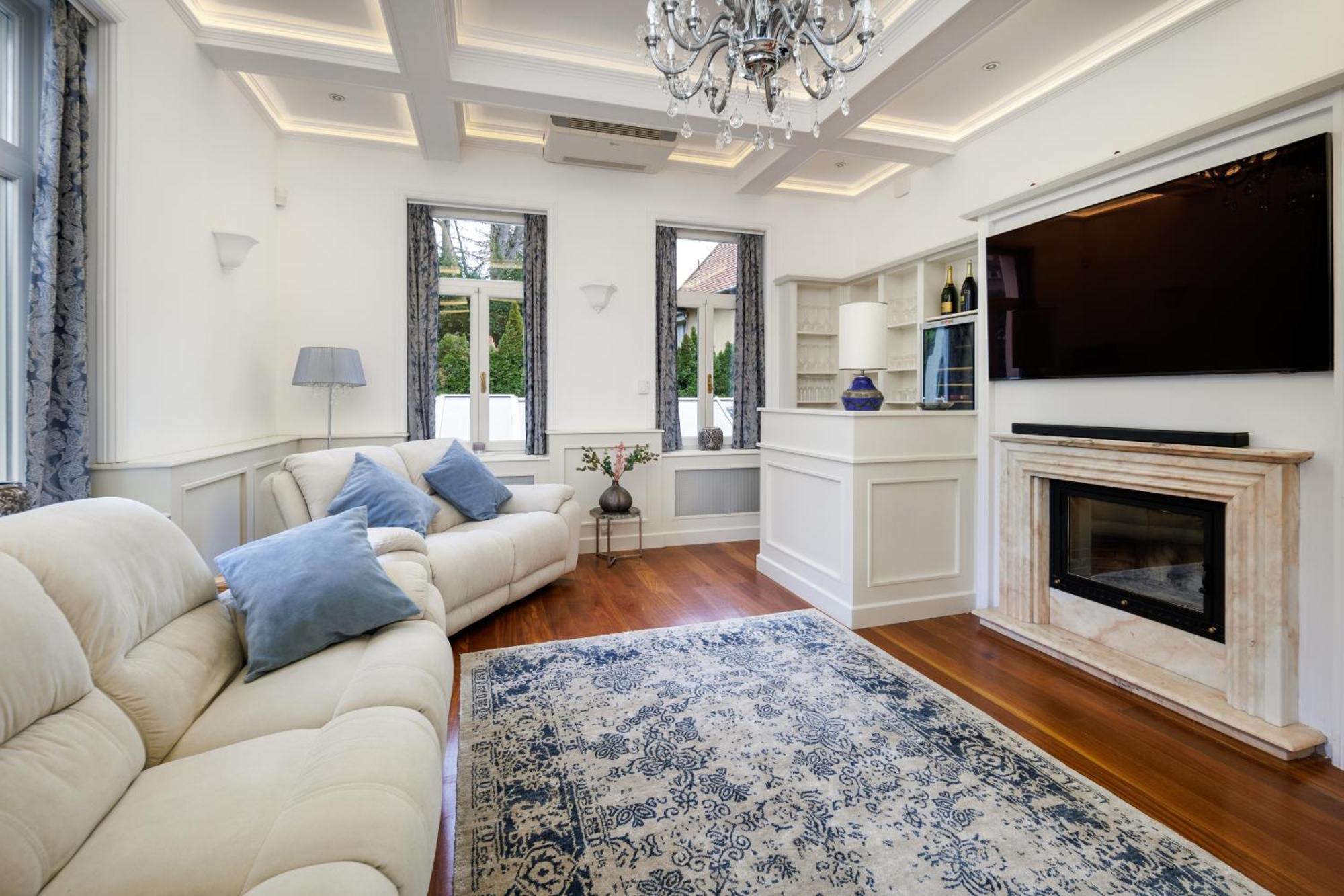 Uhu 750 M2 - Vilă Budapesta