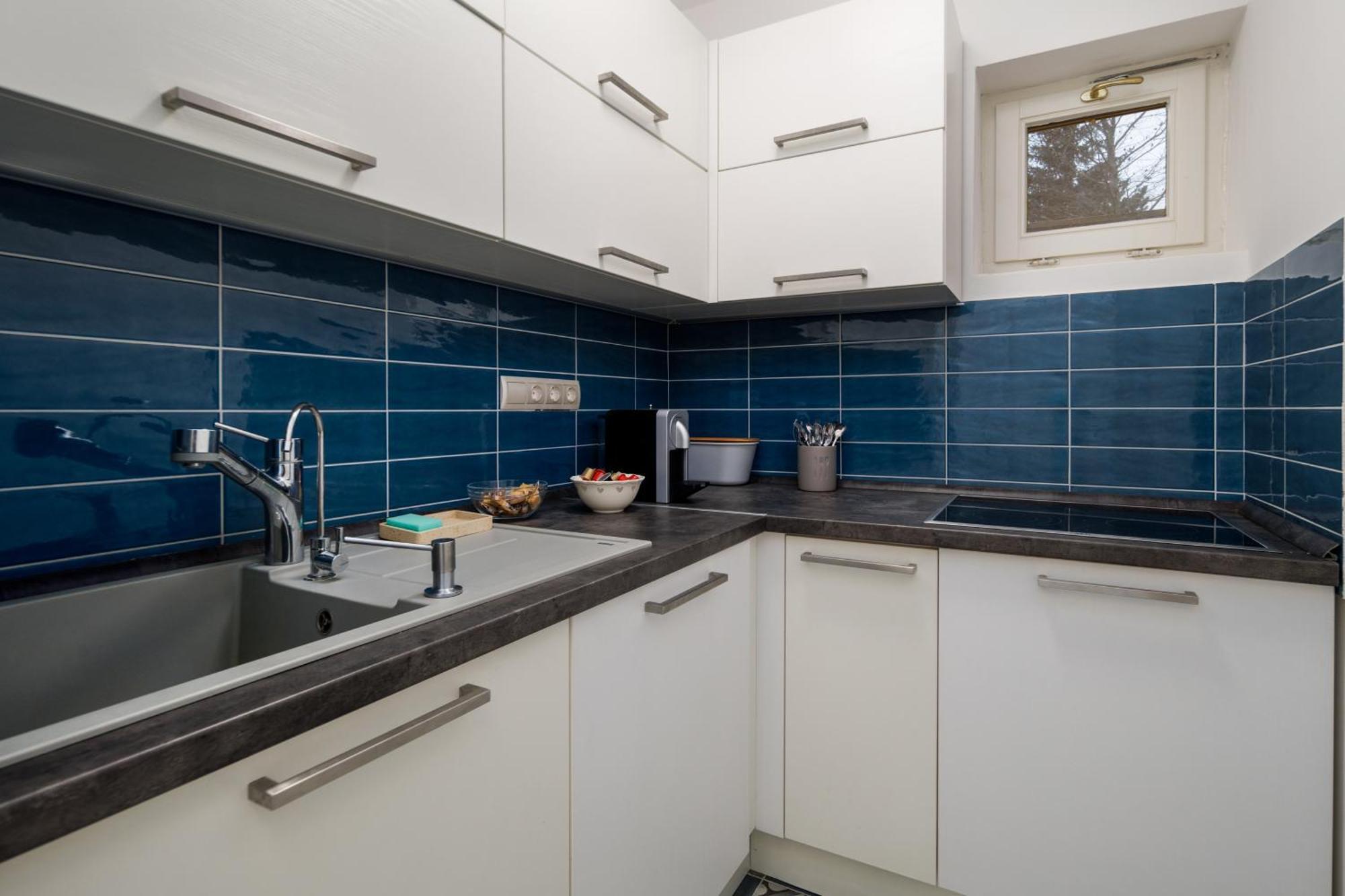 Uhu 750 M2 - * Budapest