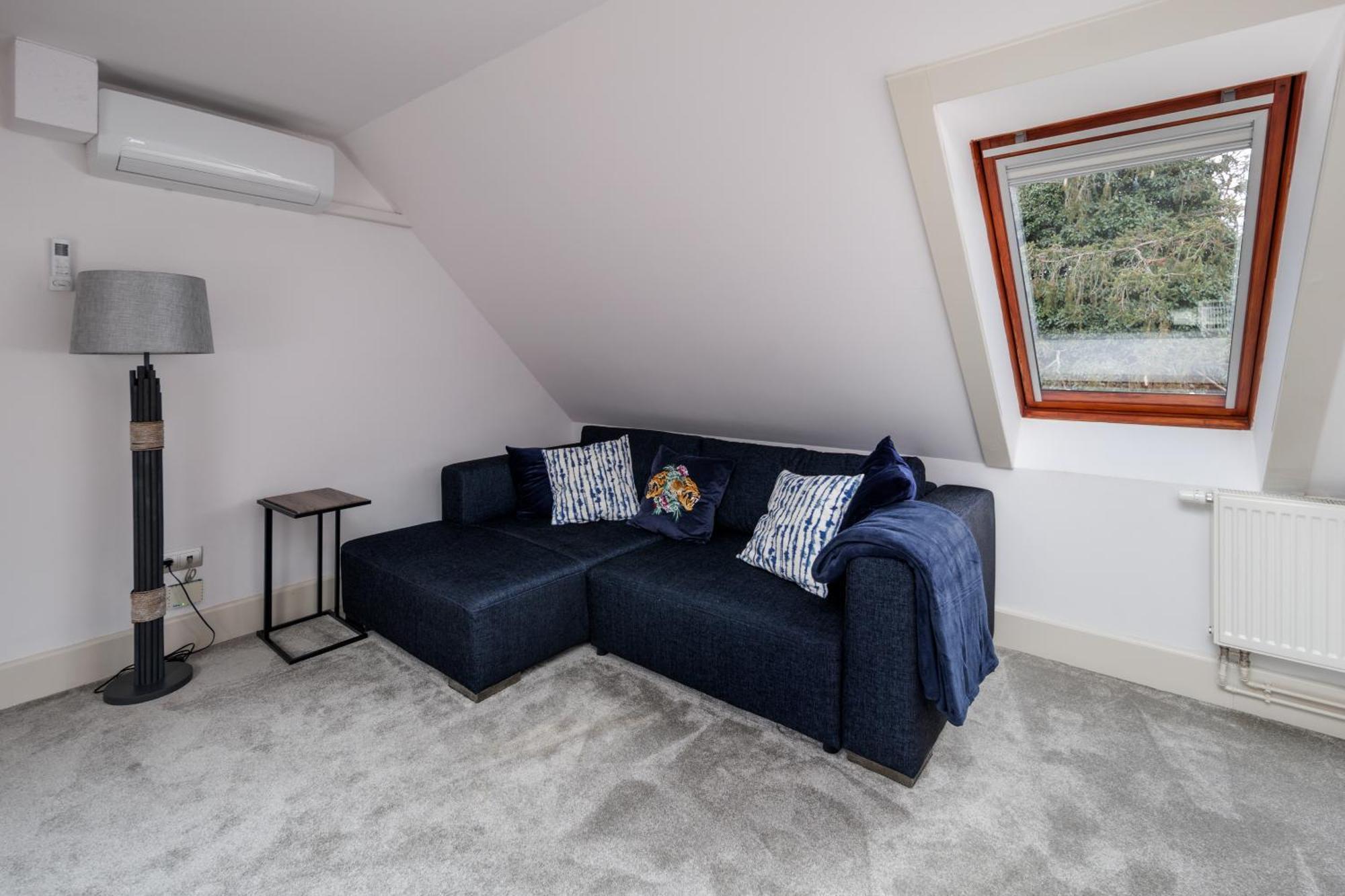 Uhu 750 M2 - * Budapest