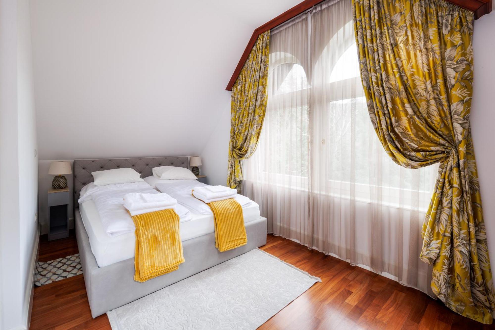 Uhu 750 M2 -
